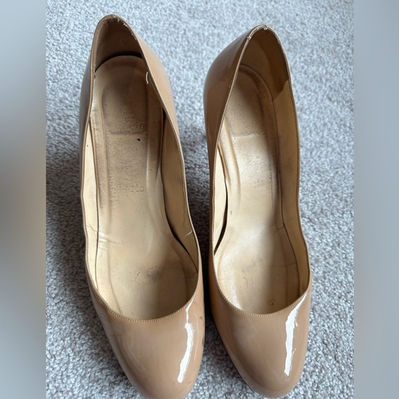 39.5 Nude Christian Louboutin Patent Leather Simple Pump